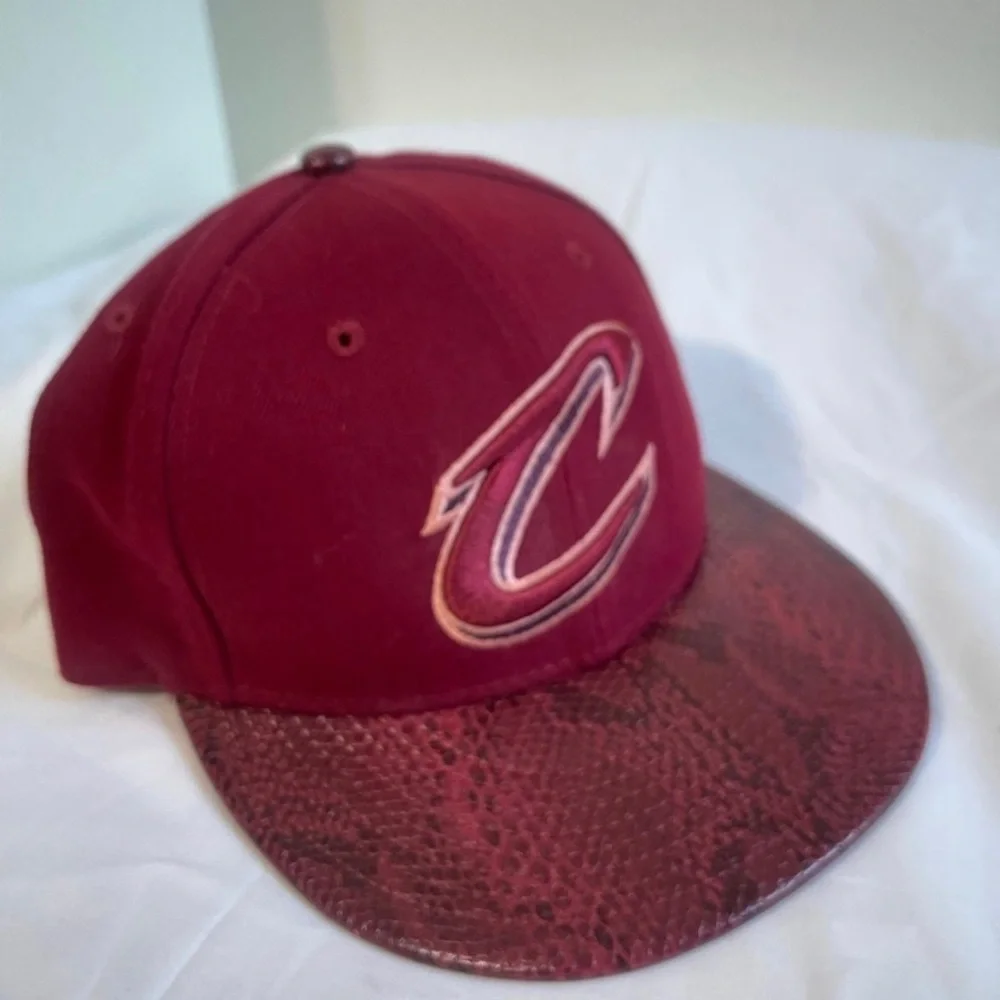 NEW ERA CLEVELAND‎ CAVALIERS NBA MAROON 9FIFTY SNAP BACK HAT - Picture 6 of 9